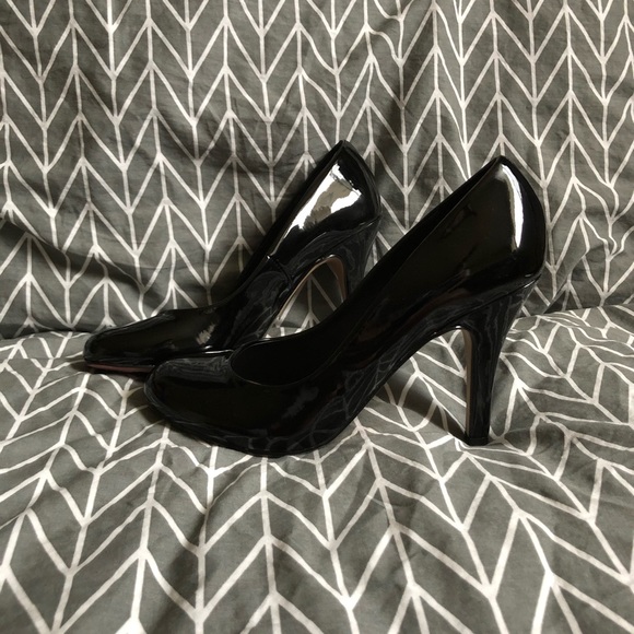 Kelly & Katie Heels, Round Toe - Black, Size 8 - Picture 4 of 16